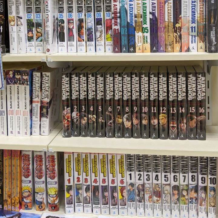 Книги в магазині аніме