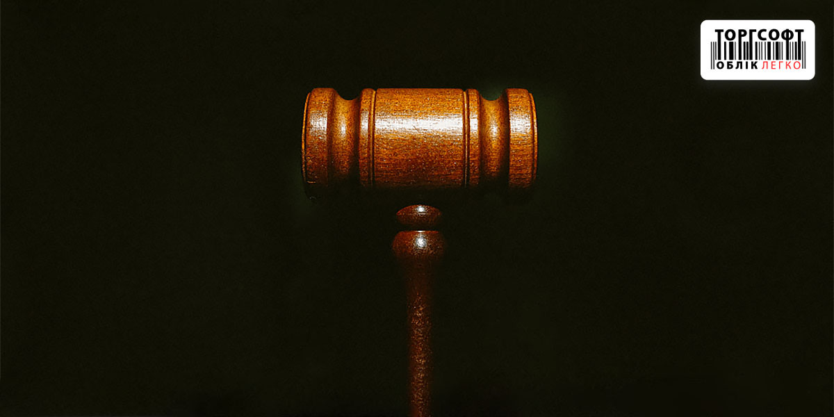 How can a private entrepreneur pay for the services of a lawyer and notary